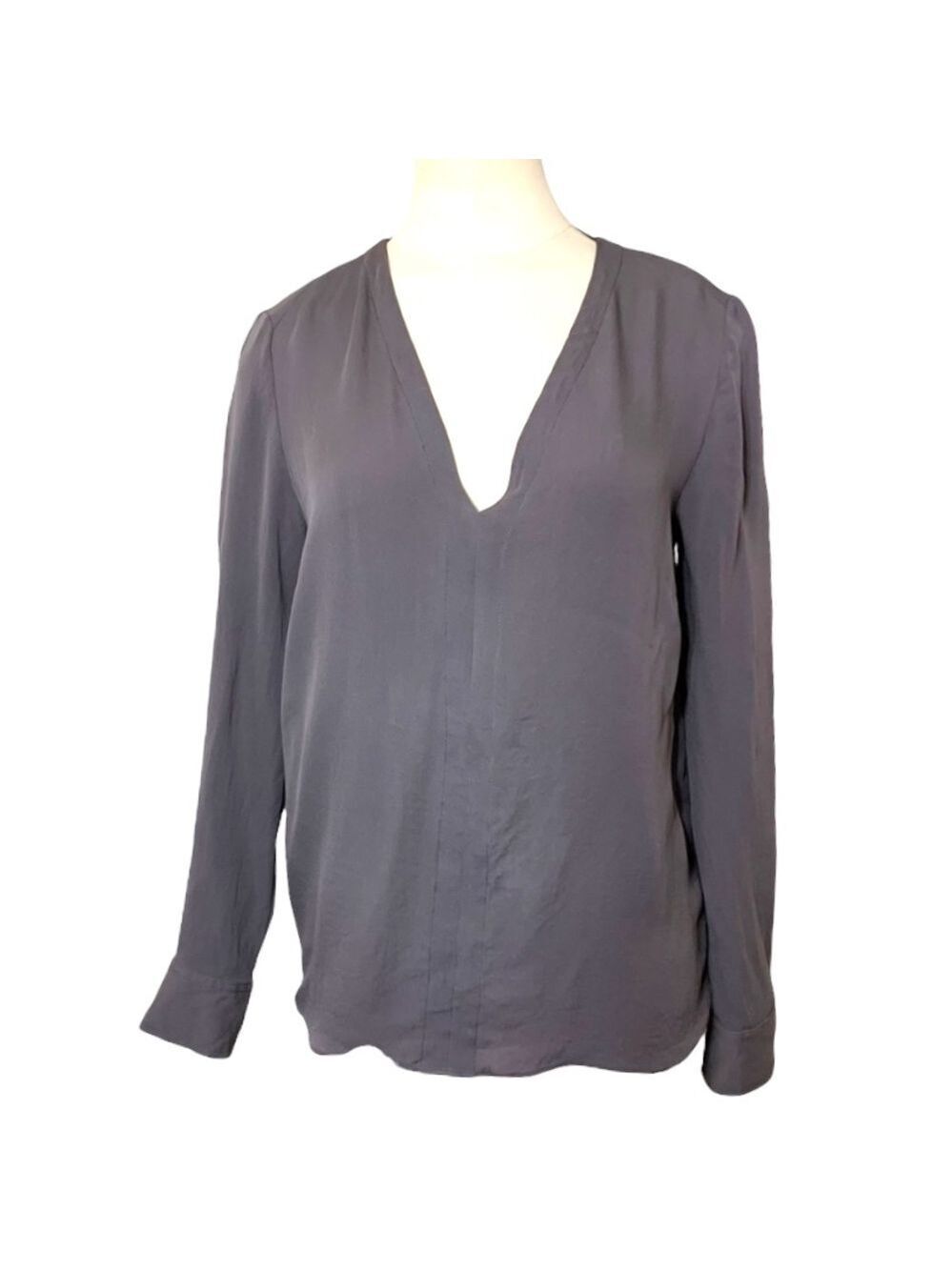 WILFRED Aritzia Gray Crepe Silk Blouse XS V Neck Classic Neutral Minimalist Top